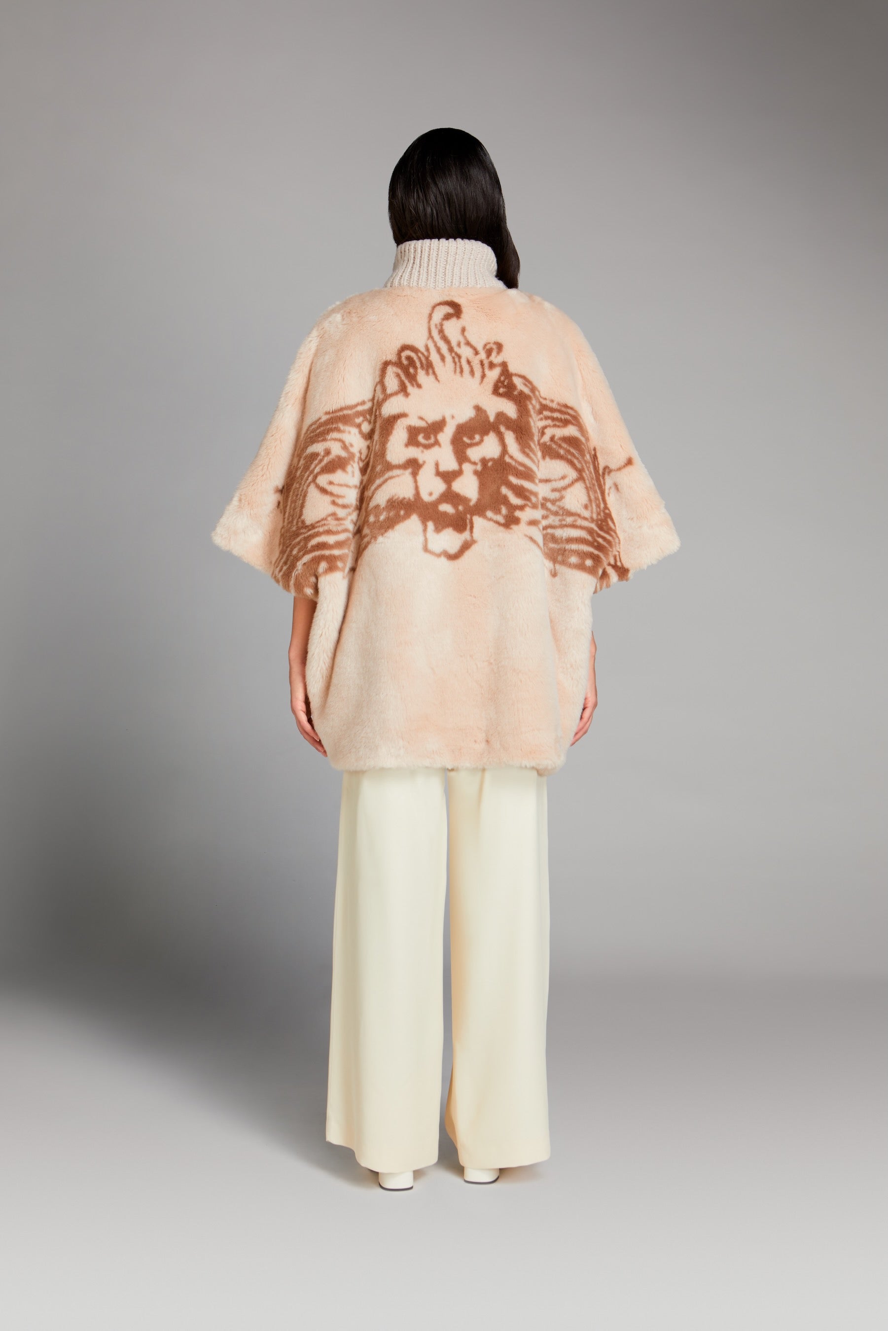 MANTELLA OVERSIZE in FAUX FUR